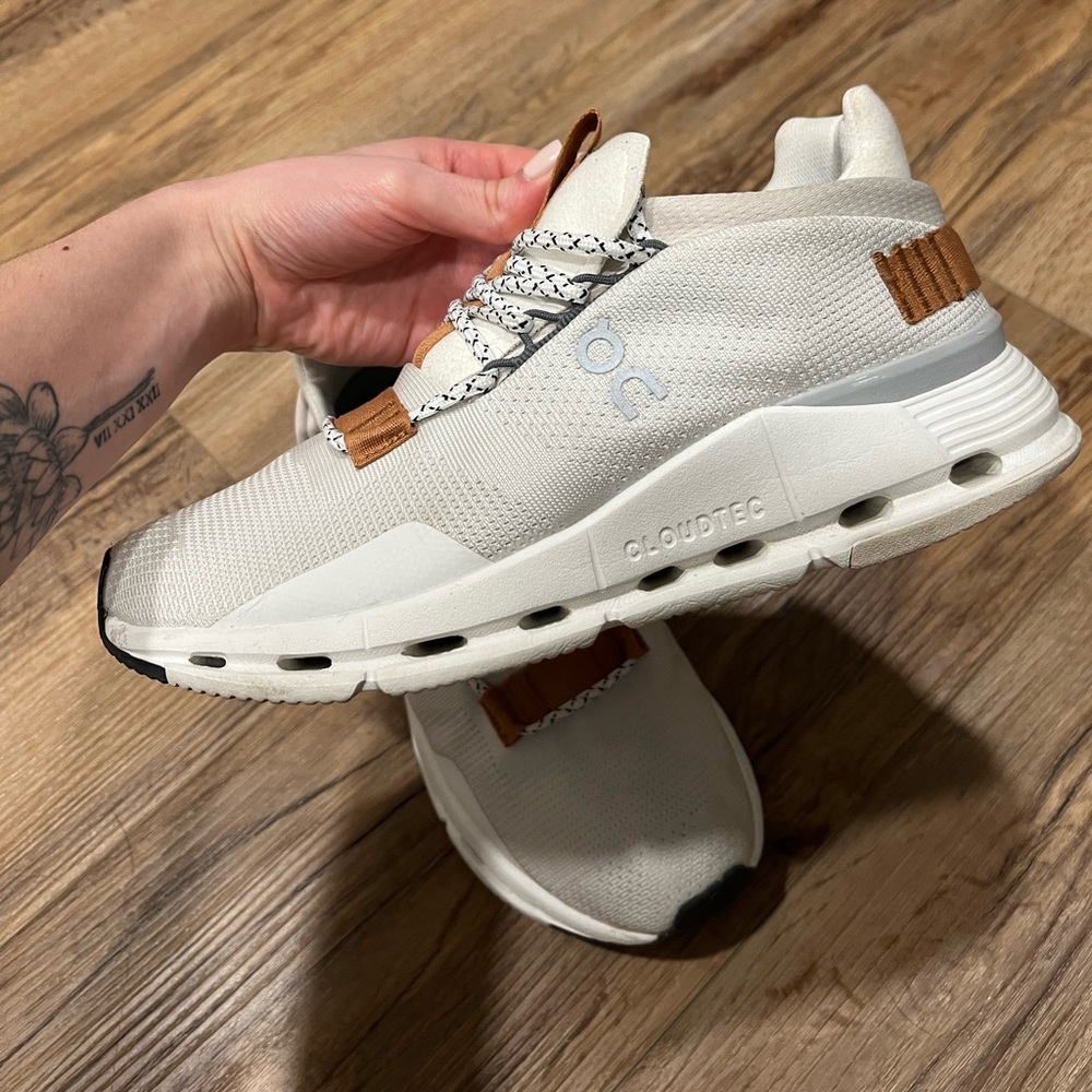 On running cloud shoes